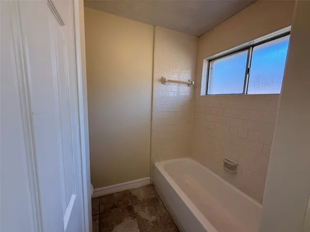 $2,000 | 16322 Ginger Run Way, Sugar Land, TX 77498