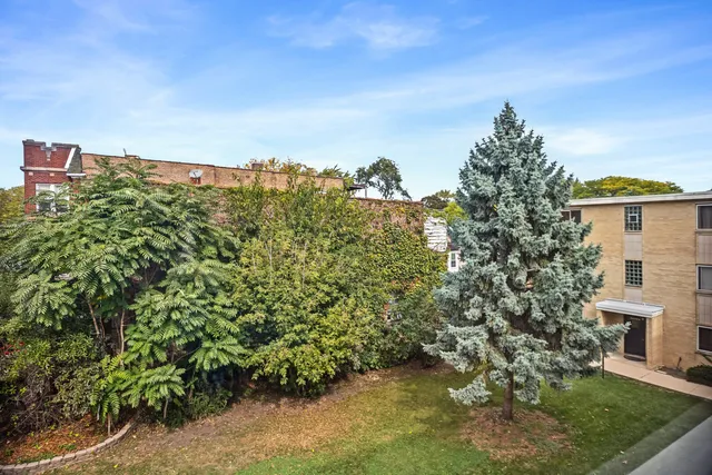 $145,000 | 7019 North Ridge Boulevard, Unit 3A, Chicago, IL 60645