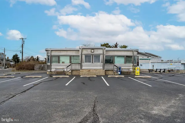 $2,900,000 | 704 Broadway, Barnegat Light, NJ 08006