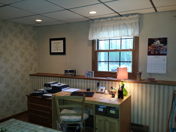 400 Walnut Plain Road Rochester, MA 02770 - Photo 20 of 24 a view of a workspace with furniture