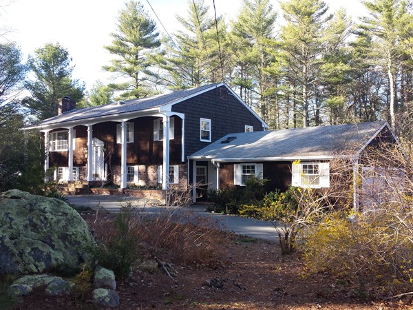 400 Walnut Plain Road Rochester, MA 02770 - Photo 2 of 24 a front view of a house with garden