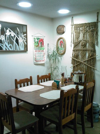 400 Walnut Plain Road Rochester, MA 02770 - Photo 8 of 24 a view of a dining area in a room