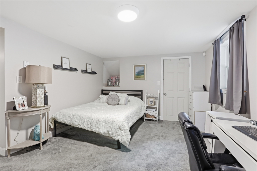 60 R Jasper Street Saugus, MA 01906 - Photo 23 of 33