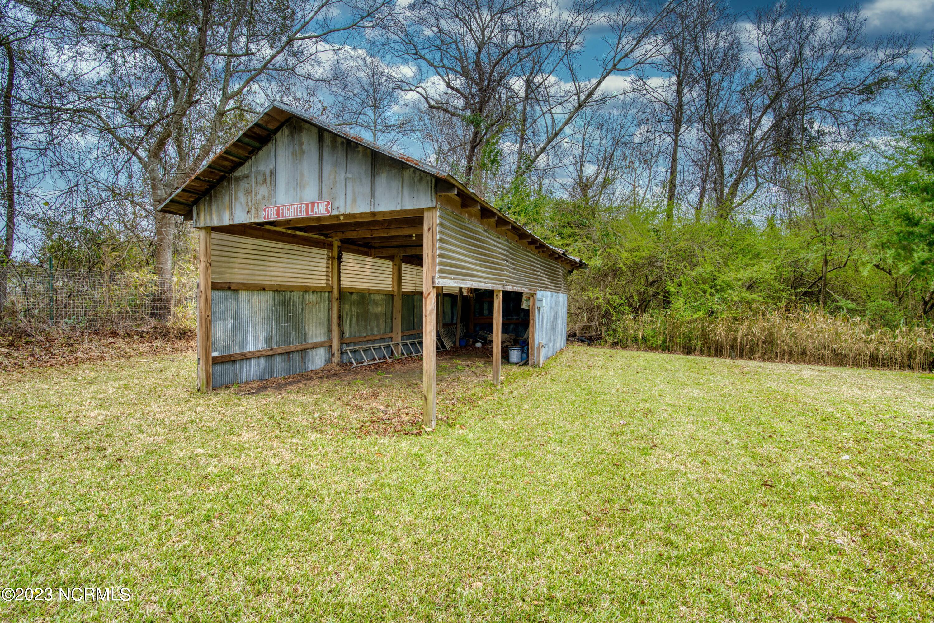 107 Corbett Road Swansboro, NC 28584 - Photo 23 of 44 Pole Barn