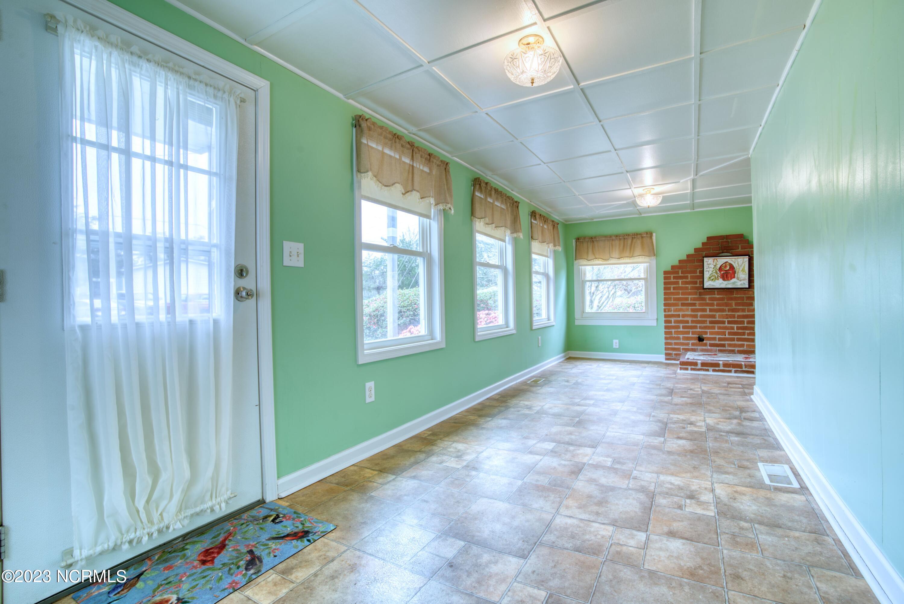 107 Corbett Road Swansboro, NC 28584 - Photo 24 of 44 Sunroom