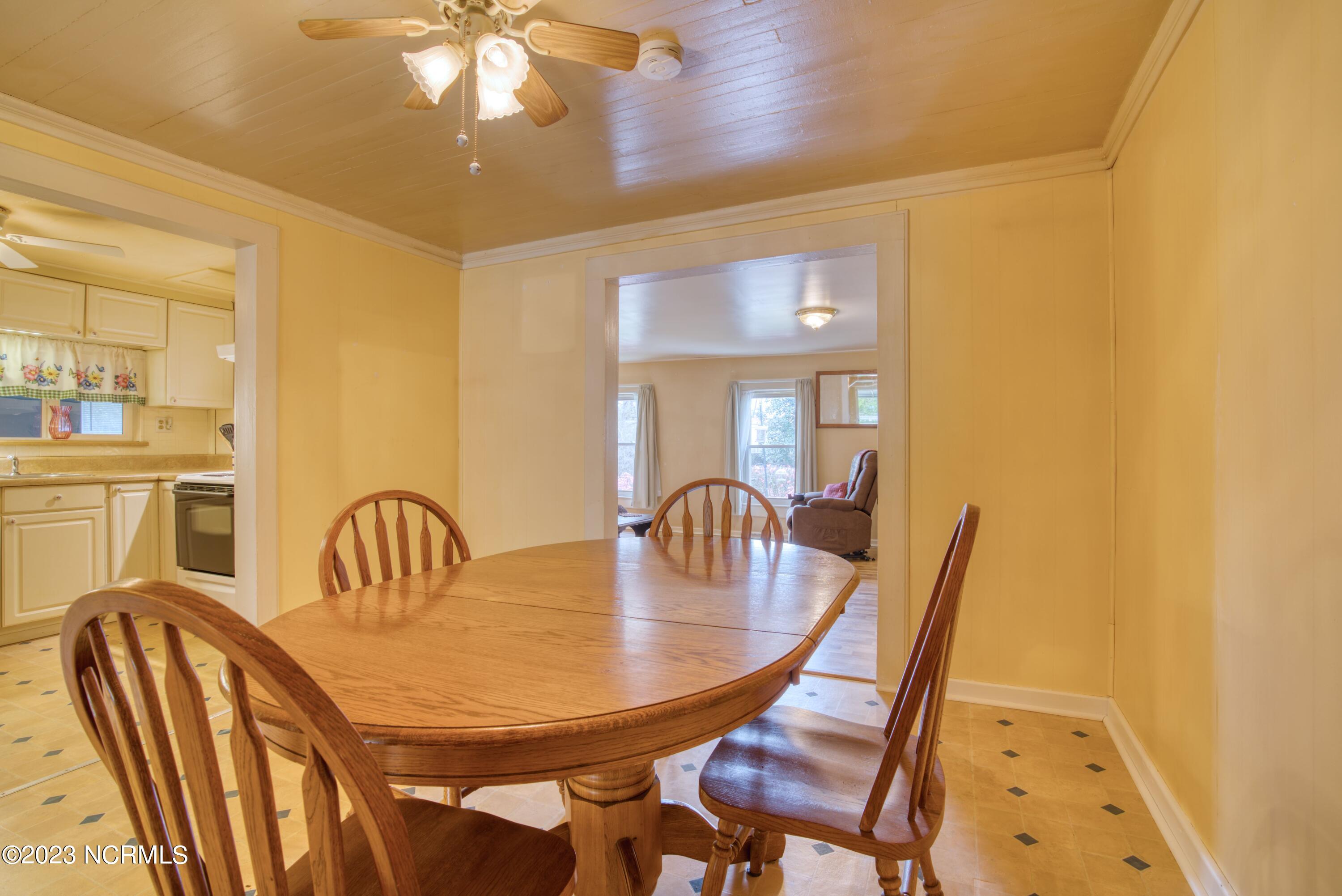 107 Corbett Road Swansboro, NC 28584 - Photo 28 of 44 Dining Room