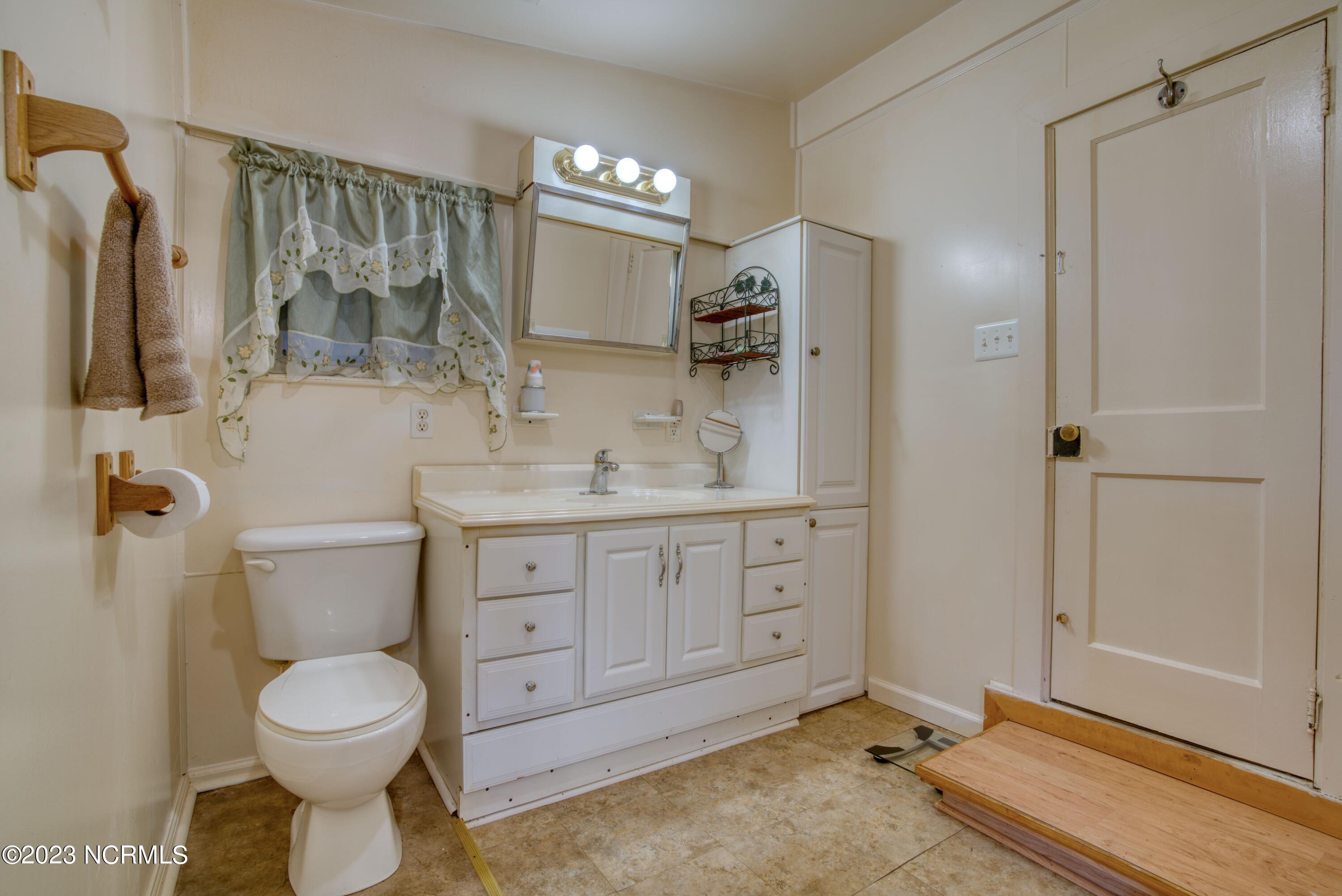 107 Corbett Road Swansboro, NC 28584 - Photo 36 of 44 Laundry Room/Bathroom
