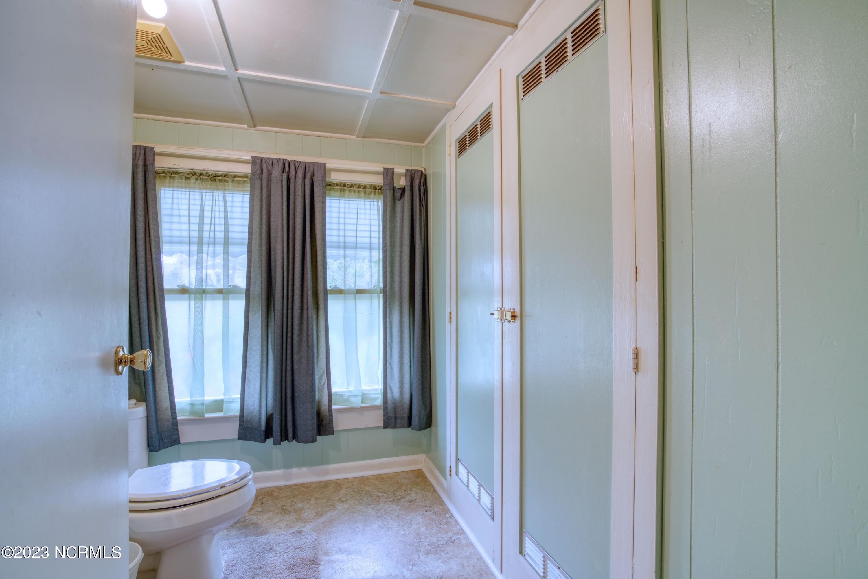 107 Corbett Road Swansboro, NC 28584 - Photo 39 of 44 Bedroom #1 Bathroom