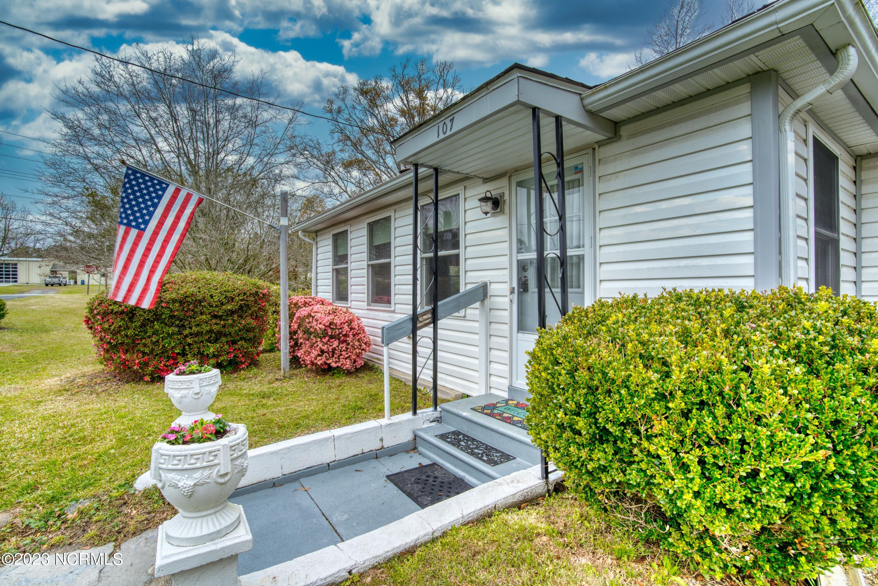 107 Corbett Road Swansboro, NC 28584 - Photo 4 of 44 004