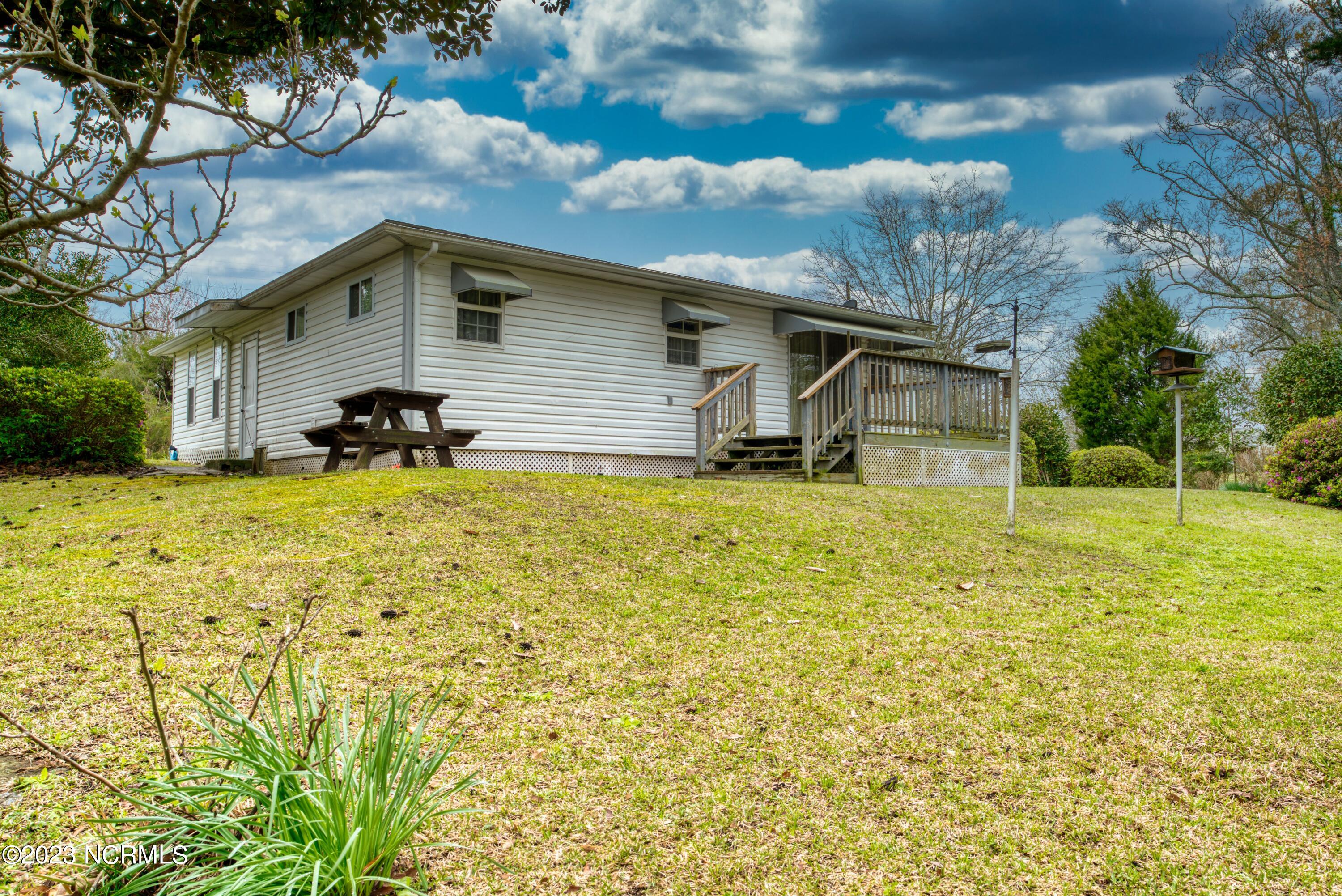 107 Corbett Road Swansboro, NC 28584 - Photo 6 of 44 006