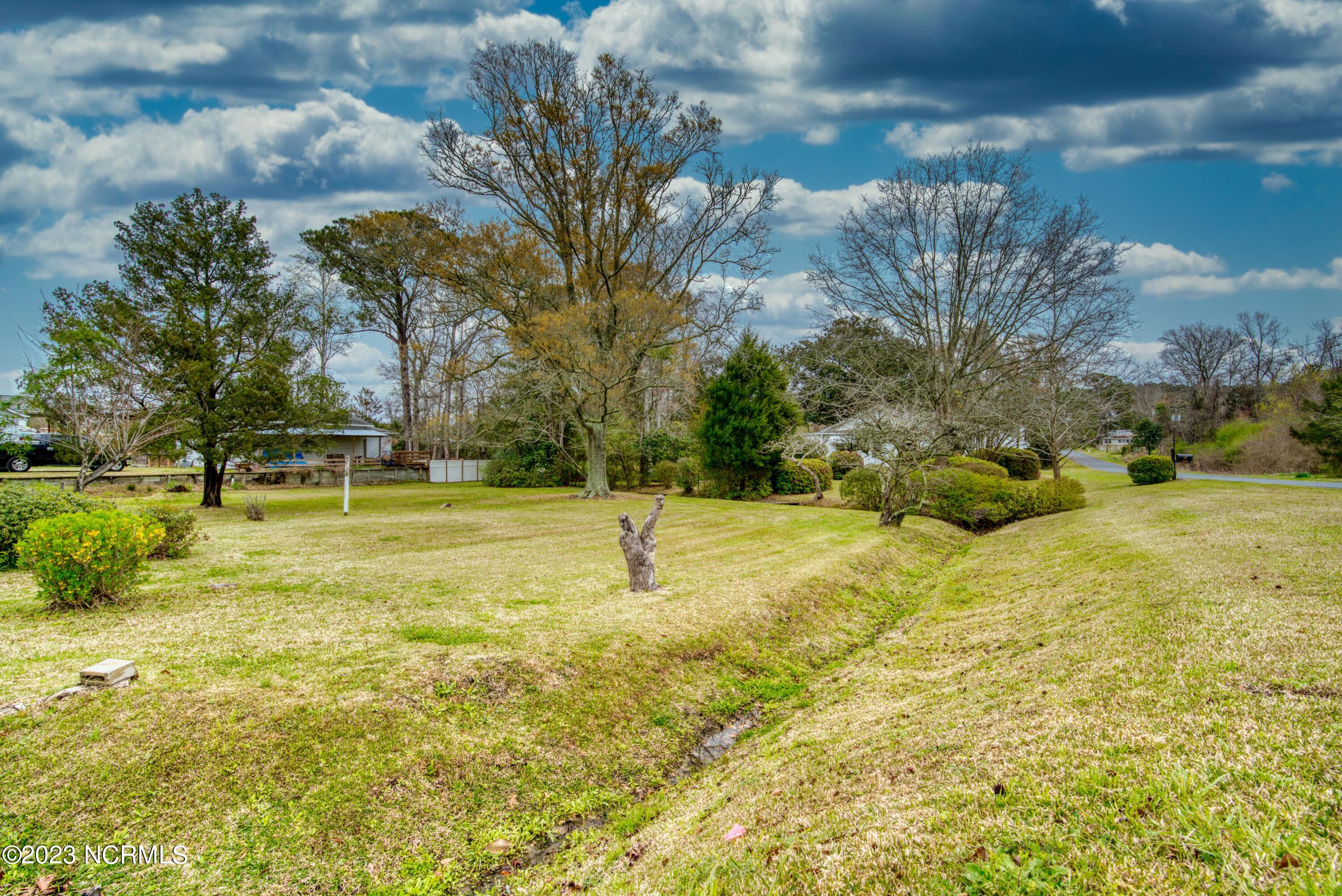 107 Corbett Road Swansboro, NC 28584 - Photo 9 of 44 009