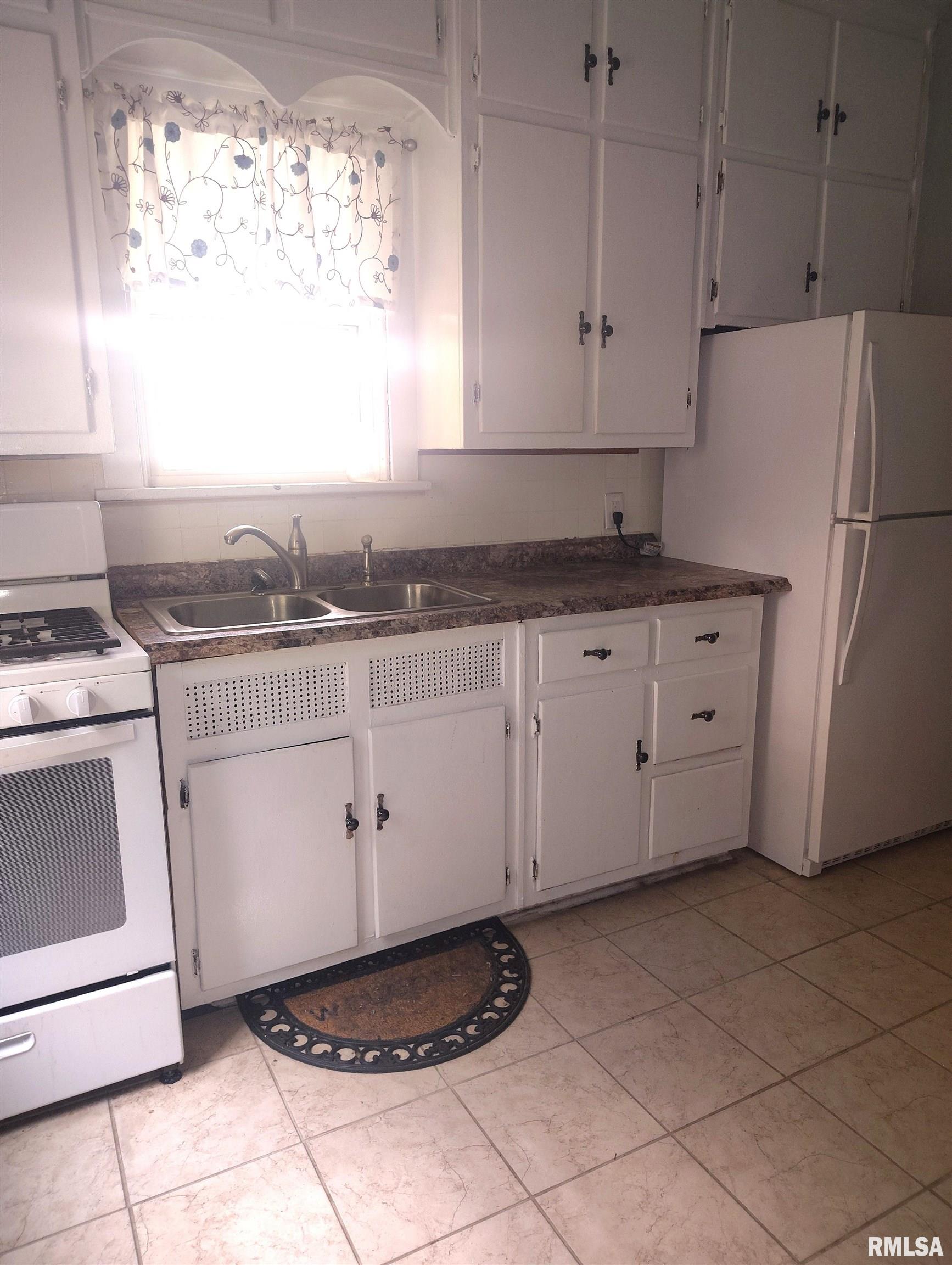 620 East Ash Street Canton, IL 61520 - Photo 9 of 12