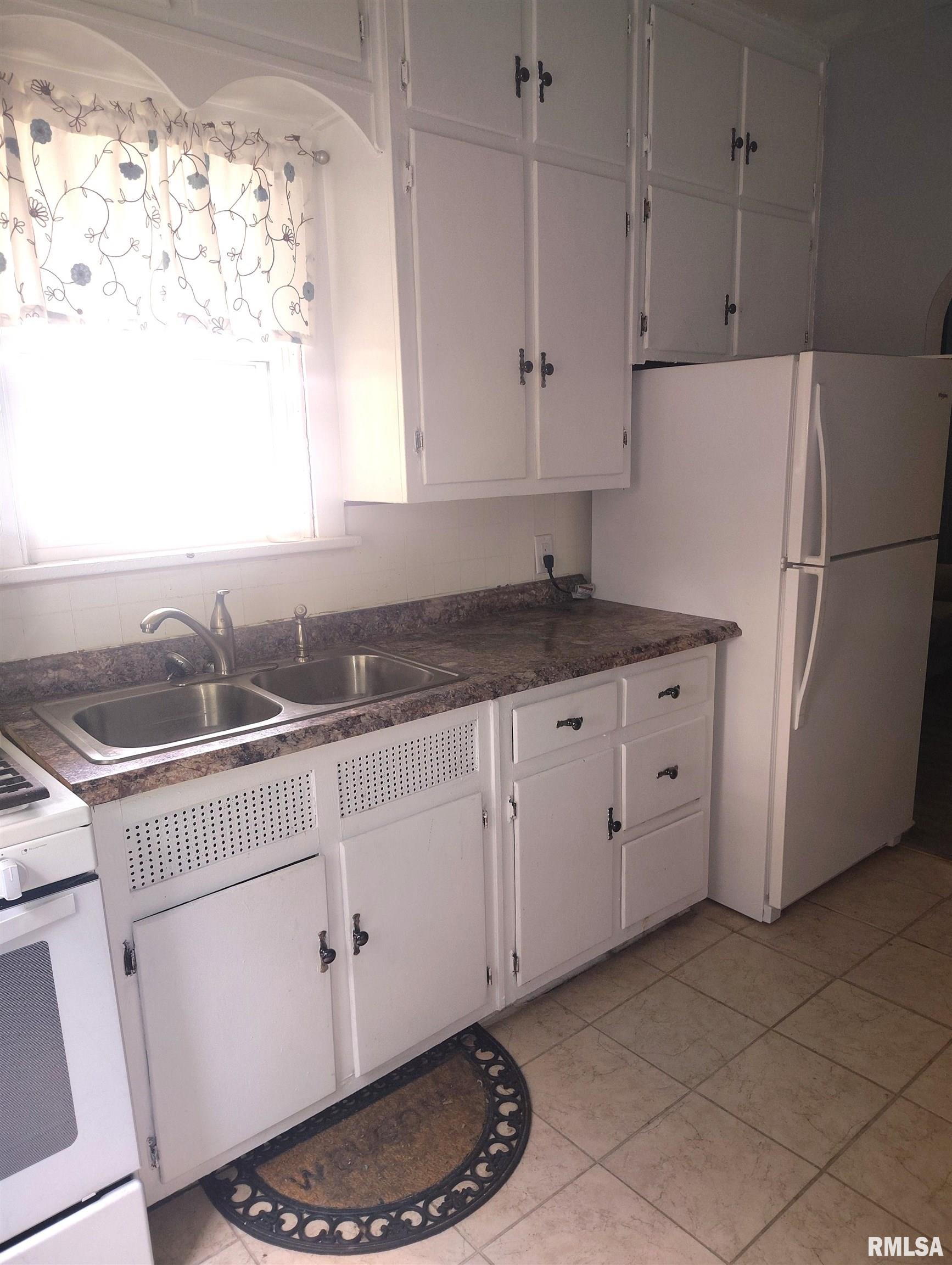 620 East Ash Street Canton, IL 61520 - Photo 10 of 12