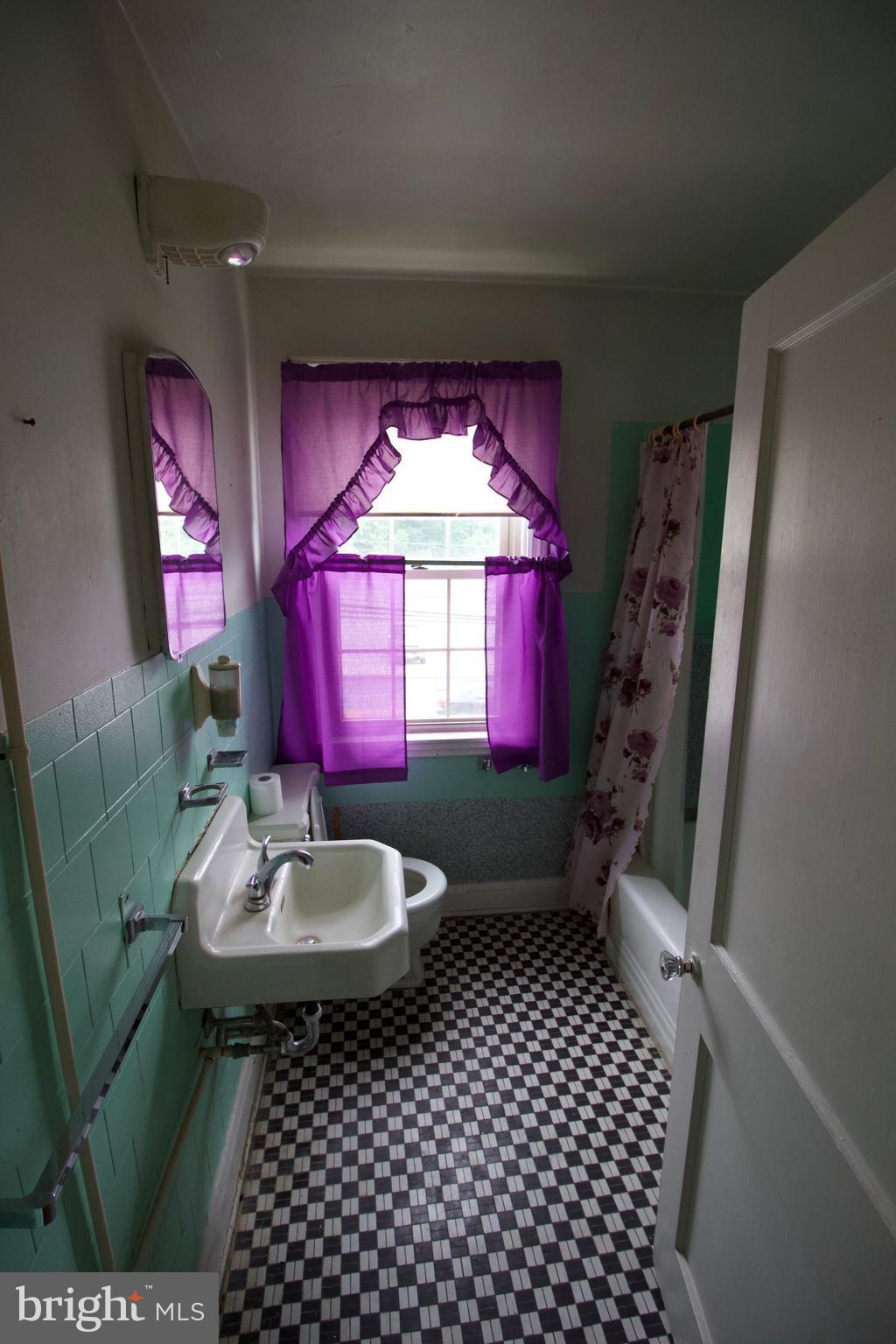 7549 Belair Road Baltimore, MD 21236 - Photo 7 of 9 Interior (General)