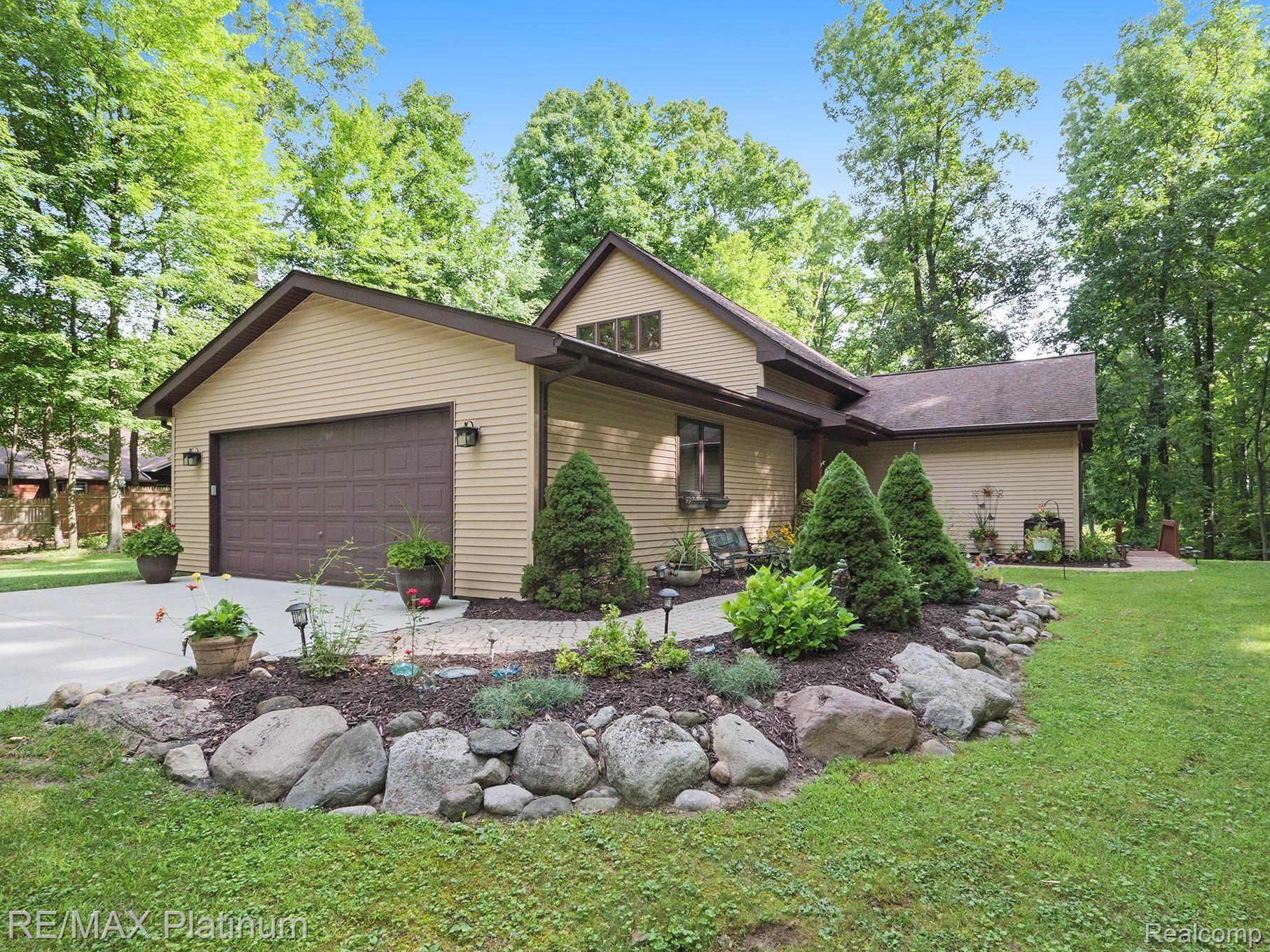 2880 West Coon Lake Road Howell, MI 48843 - Photo 5 of 38 Front View
