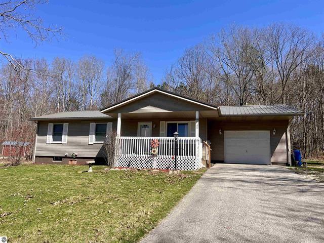 4795 John R Street Cadillac, MI 49601 - Photo 3 of 6 3