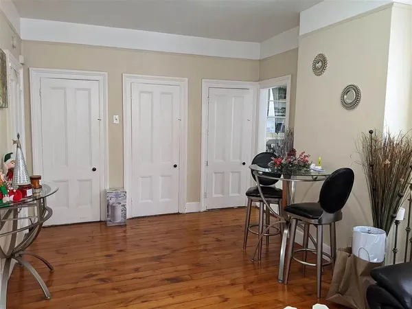 $1,900 | 41 Hutton Street, Unit 1, Jersey City, NJ 07307