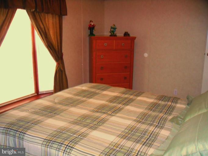 7810 Clark Road, Unit D52 Hanover, MD 21076 - Photo 14 of 28 Bedroom #2 another angle