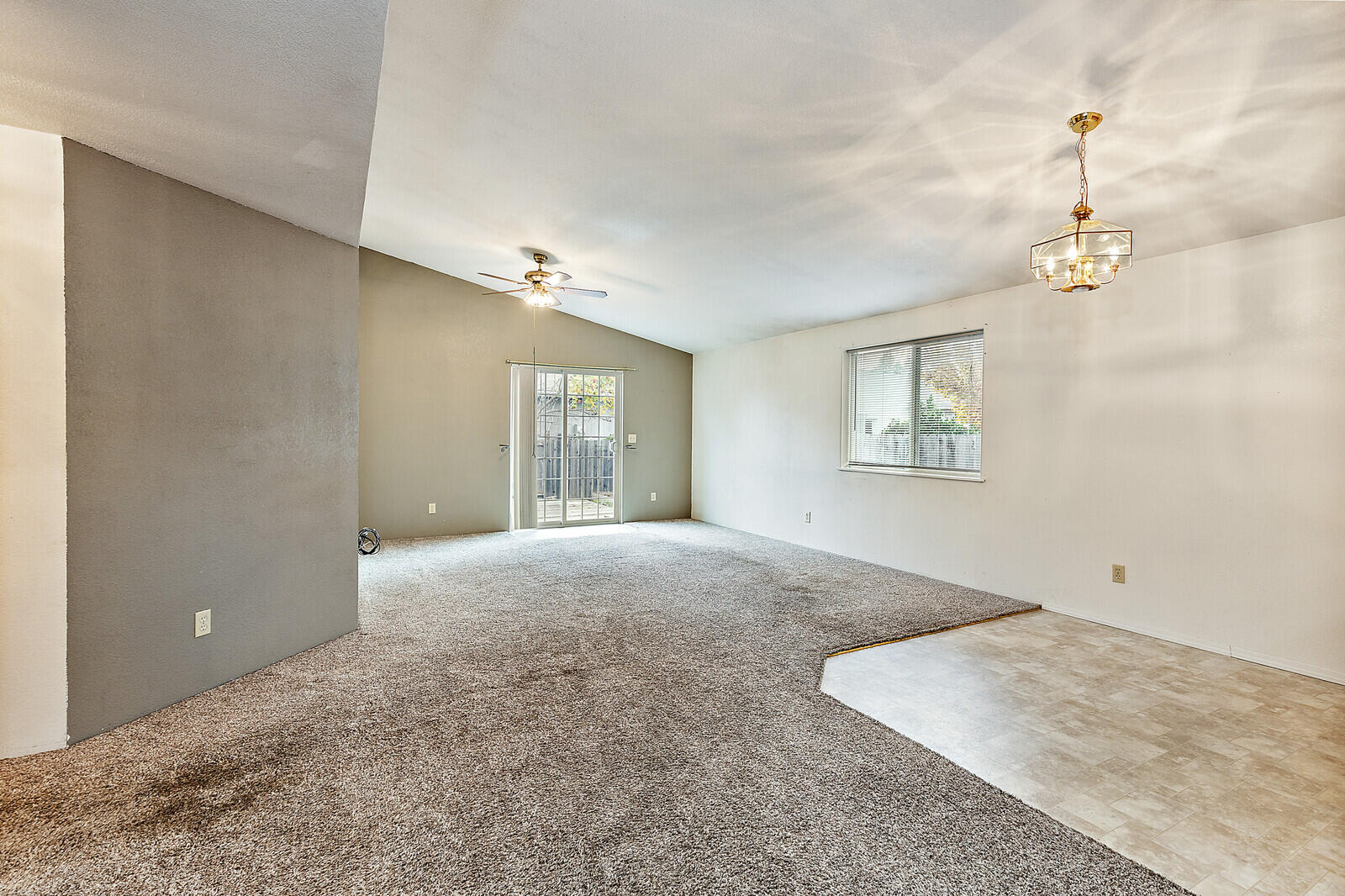 641 Southwest Balsam Road Grants Pass, OR 97526 - Photo 2 of 28 Great Room!
