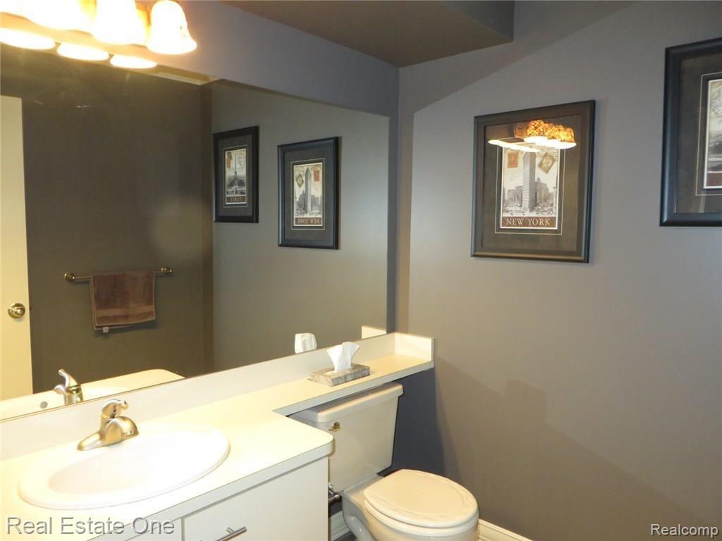 681 Highgate Mews, Unit 151 Rochester Hills, MI 48307 - Photo 15 of 35