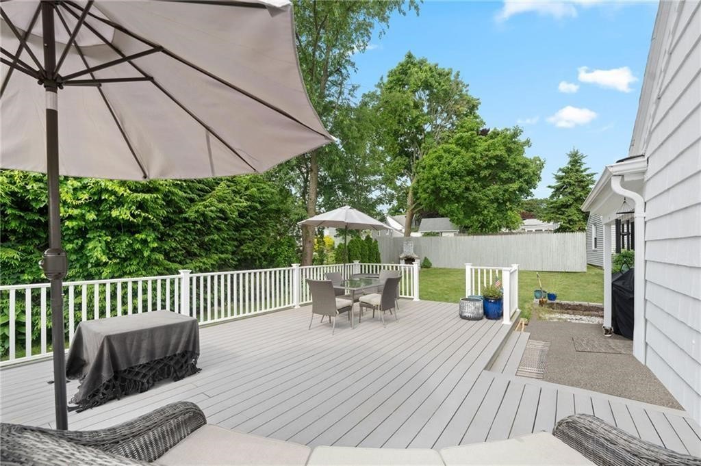 26 Coulters Road Cranston, RI 02920 - Photo 2 of 29