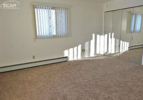 13467 Torrey Road Fenton, MI 48430 - Photo 12 of 17 20431887-11.JPG