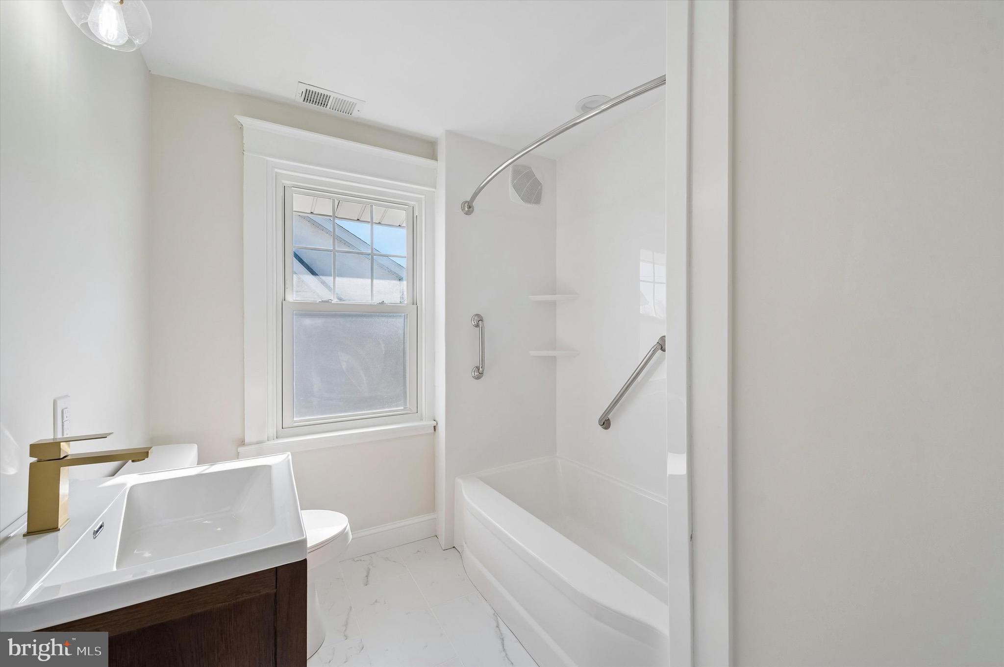 100 Yale Road Havertown, PA 19083 - Photo 26 of 35 a bathroom with a bathtub sink and toilet
