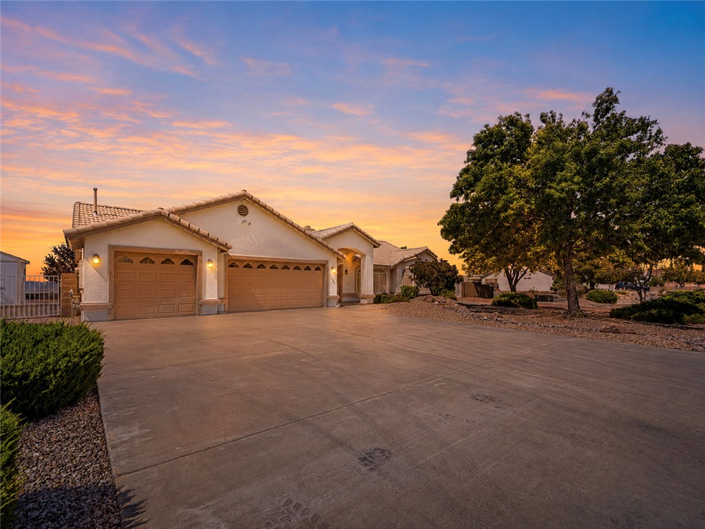 4399 Pinto Road Kingman, AZ 86401 - Photo 2 of 32