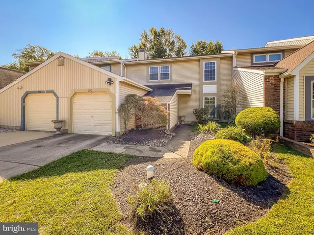 a view of a house with backyard