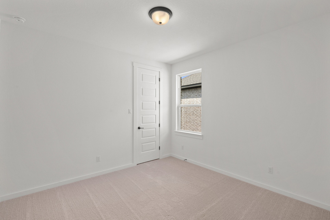 1114 Blue Moon Drive Georgetown, TX 78628 - Photo 33 of 39 an empty room with windows and closet