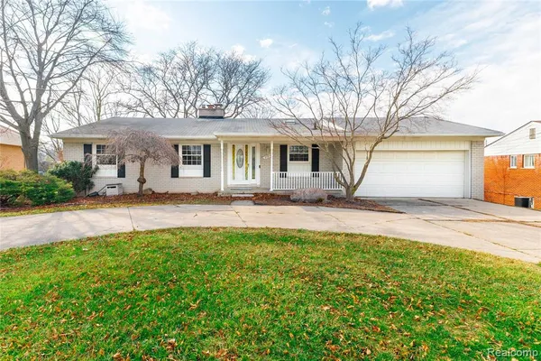 $475,000 | 21918 Knudsen Drive, Grosse Ile, MI 48138