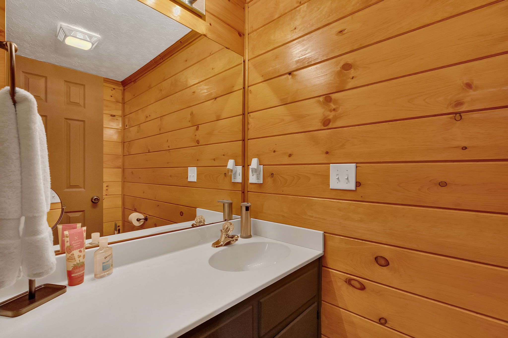 114 Ashley Road Jamestown, TN 38556 - Photo 14 of 29 a bathroom with a sink and a mirror