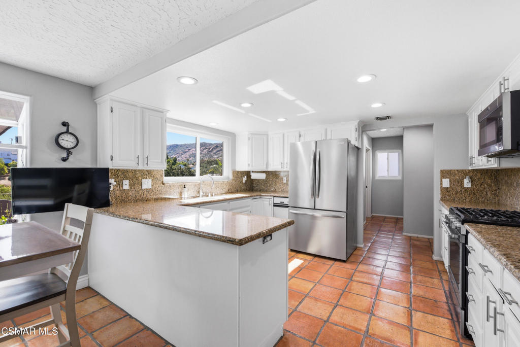 1314 Gonzales Road Simi Valley, CA 93063 - Photo 9 of 77