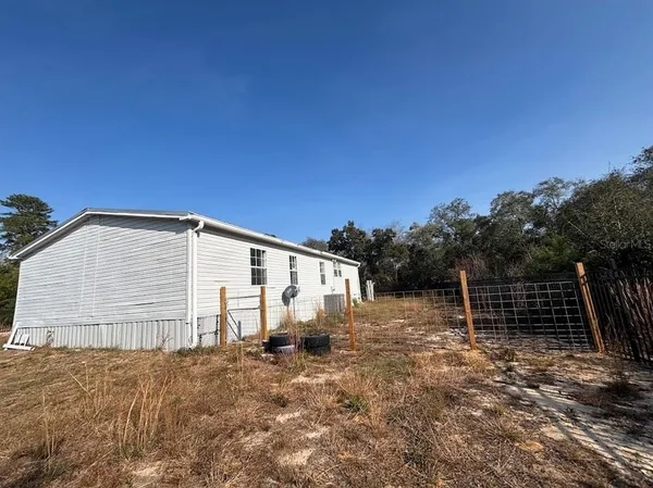 a view of backyard