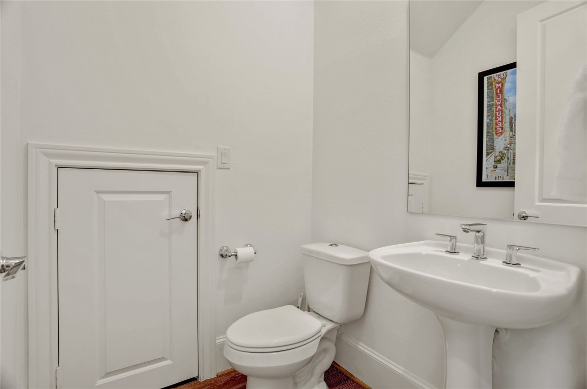 630 Delmar Street Houston, TX 77023 - Photo 12 of 27 a bathroom with a sink toilet and a mirror