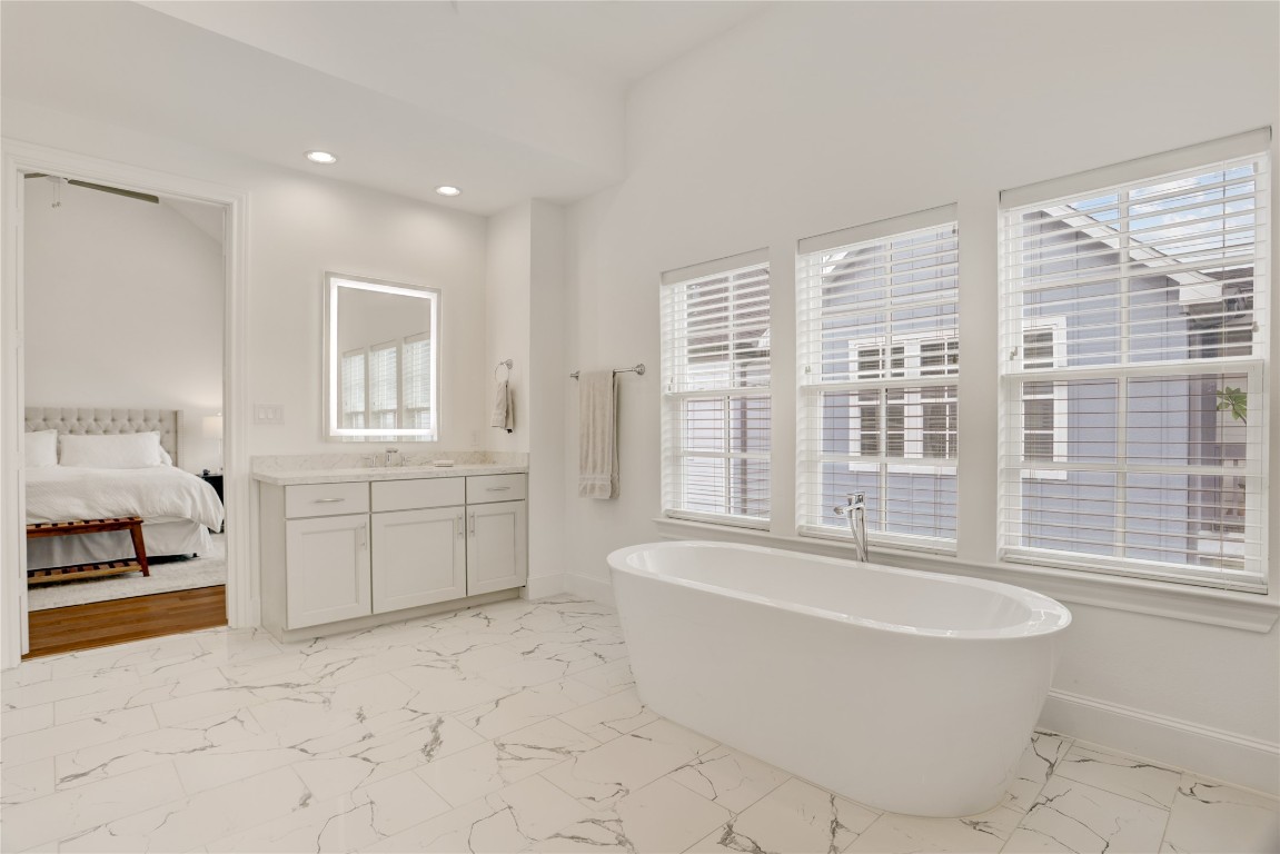 630 Delmar Street Houston, TX 77023 - Photo 17 of 27 a spacious bathroom with a tub and large window