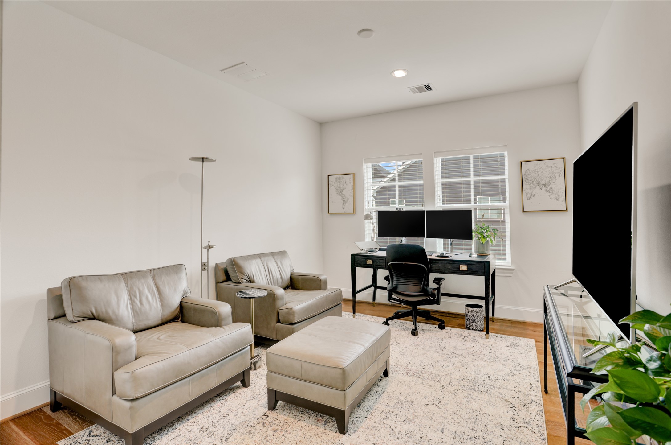 630 Delmar Street Houston, TX 77023 - Photo 20 of 27 a living room with furniture and a flat screen tv