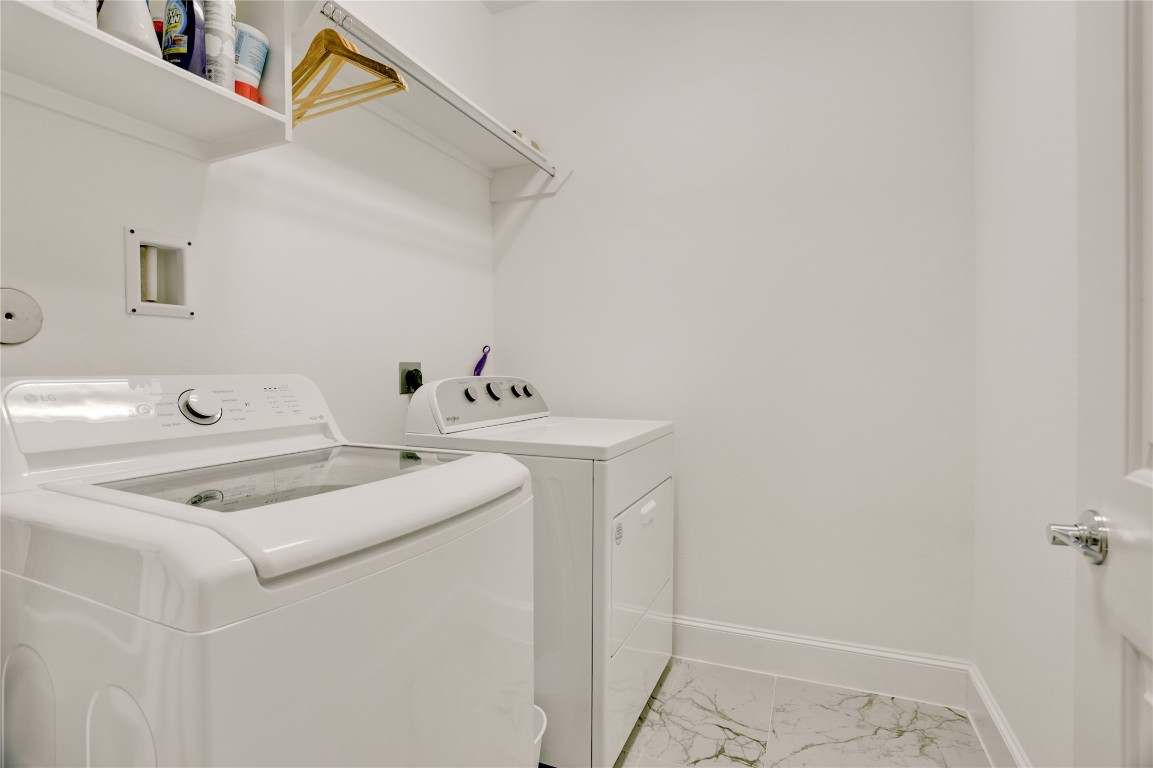 630 Delmar Street Houston, TX 77023 - Photo 23 of 27 a utility room with dryer and washer