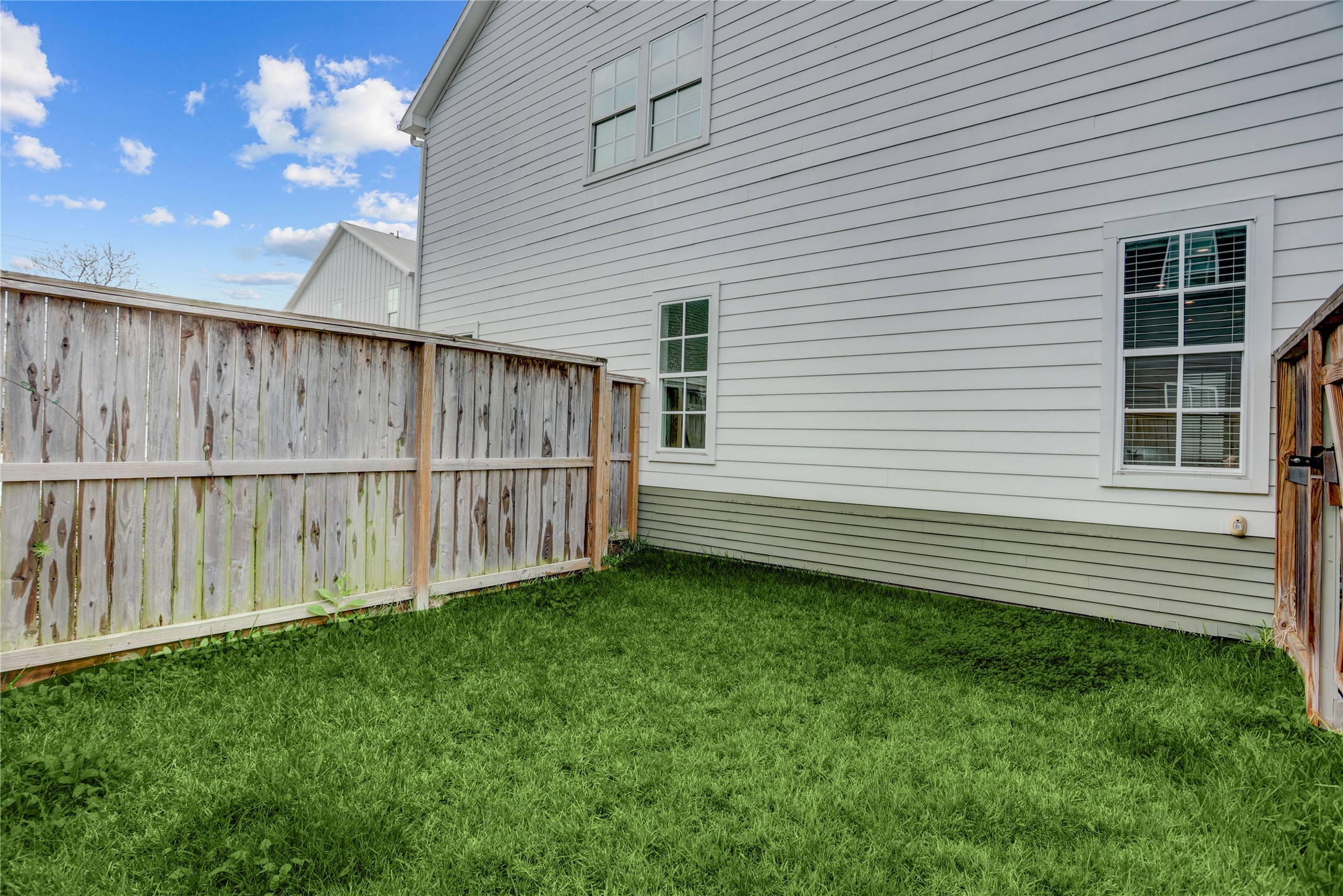 630 Delmar Street Houston, TX 77023 - Photo 24 of 27 a view of a backyard with a garden