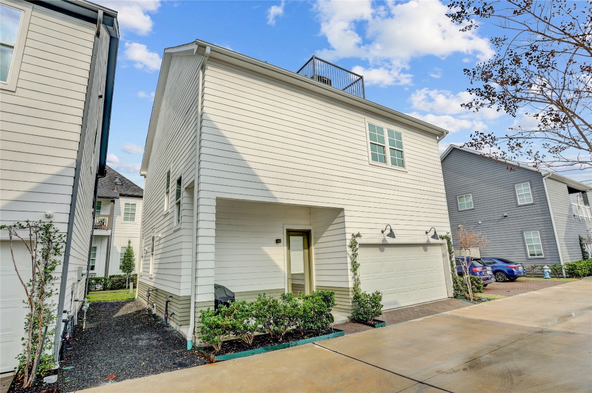 630 Delmar Street Houston, TX 77023 - Photo 25 of 27 a view of a house with a patio