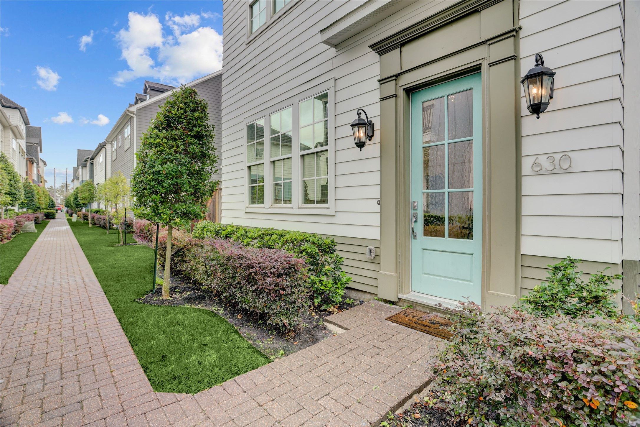 630 Delmar Street Houston, TX 77023 - Photo 3 of 27 a front view of a house with a yard