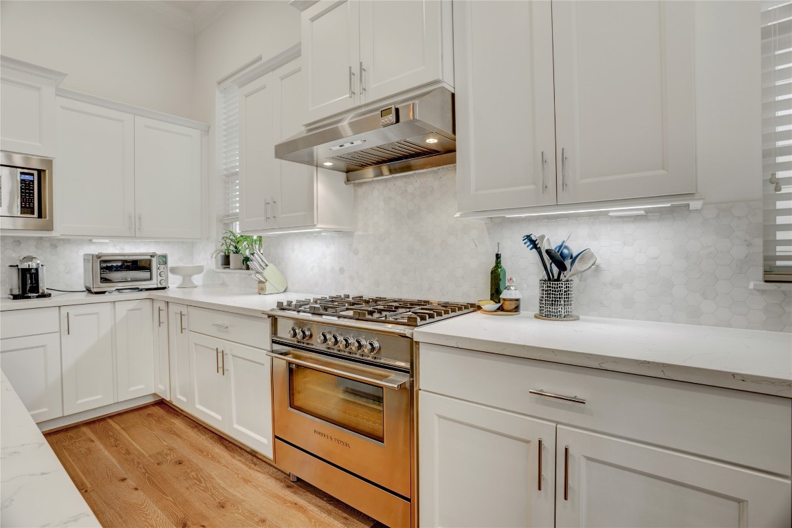 630 Delmar Street Houston, TX 77023 - Photo 8 of 27 a kitchen with white cabinets and white appliances