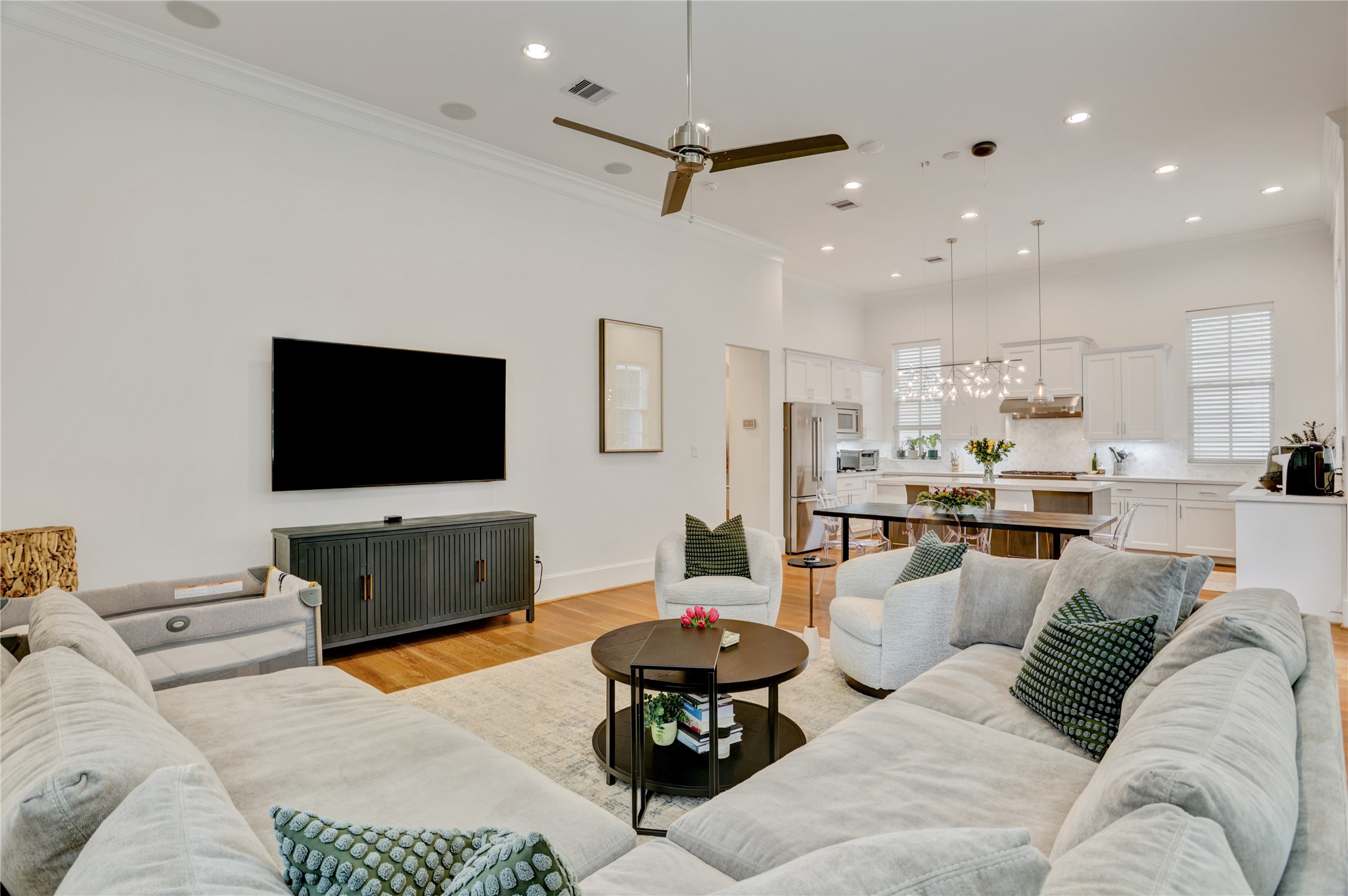 630 Delmar Street Houston, TX 77023 - Photo 9 of 27 a living room with furniture and a flat screen tv