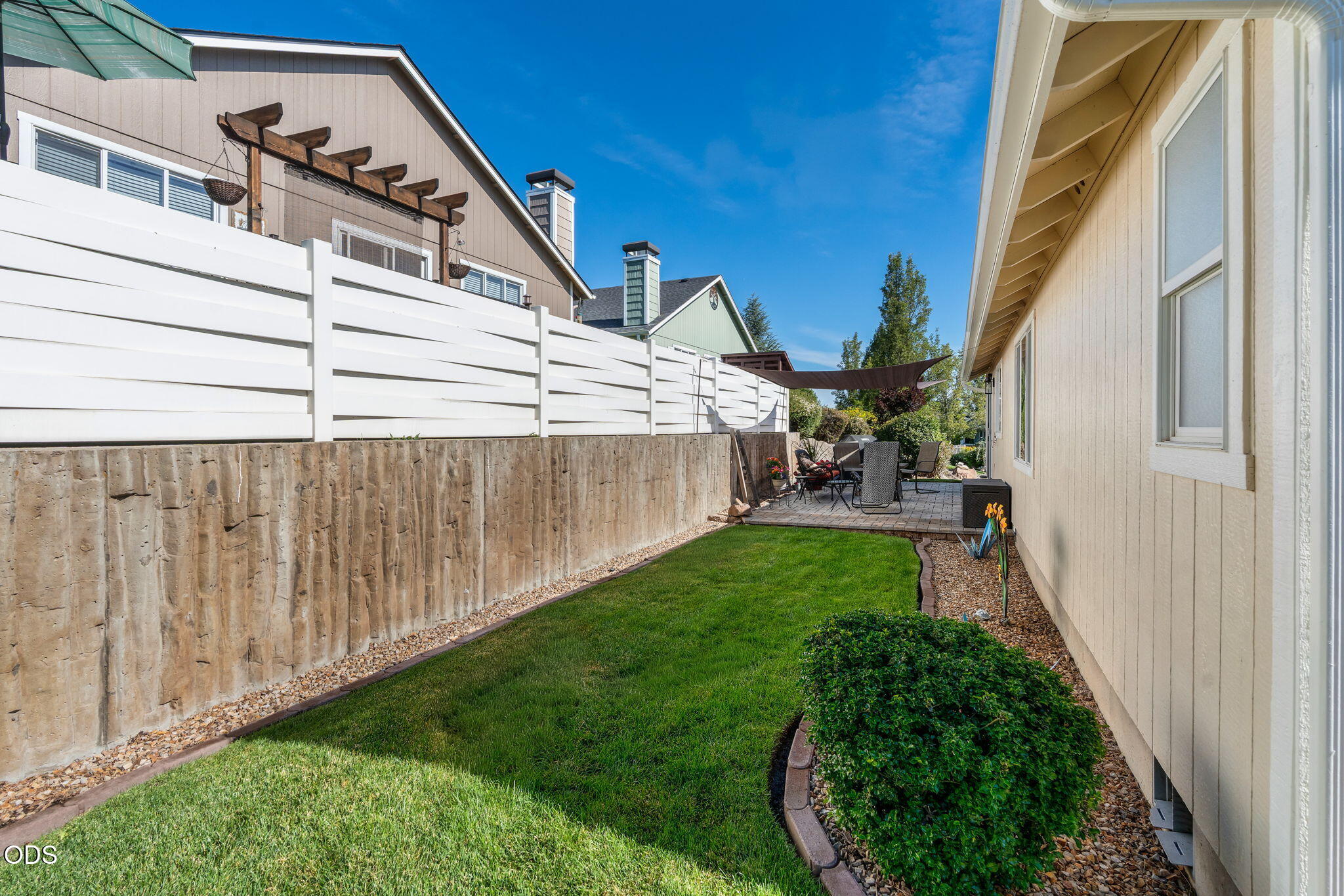 3633 Southwest 29th Street Redmond, OR 97756 - Photo 8 of 36