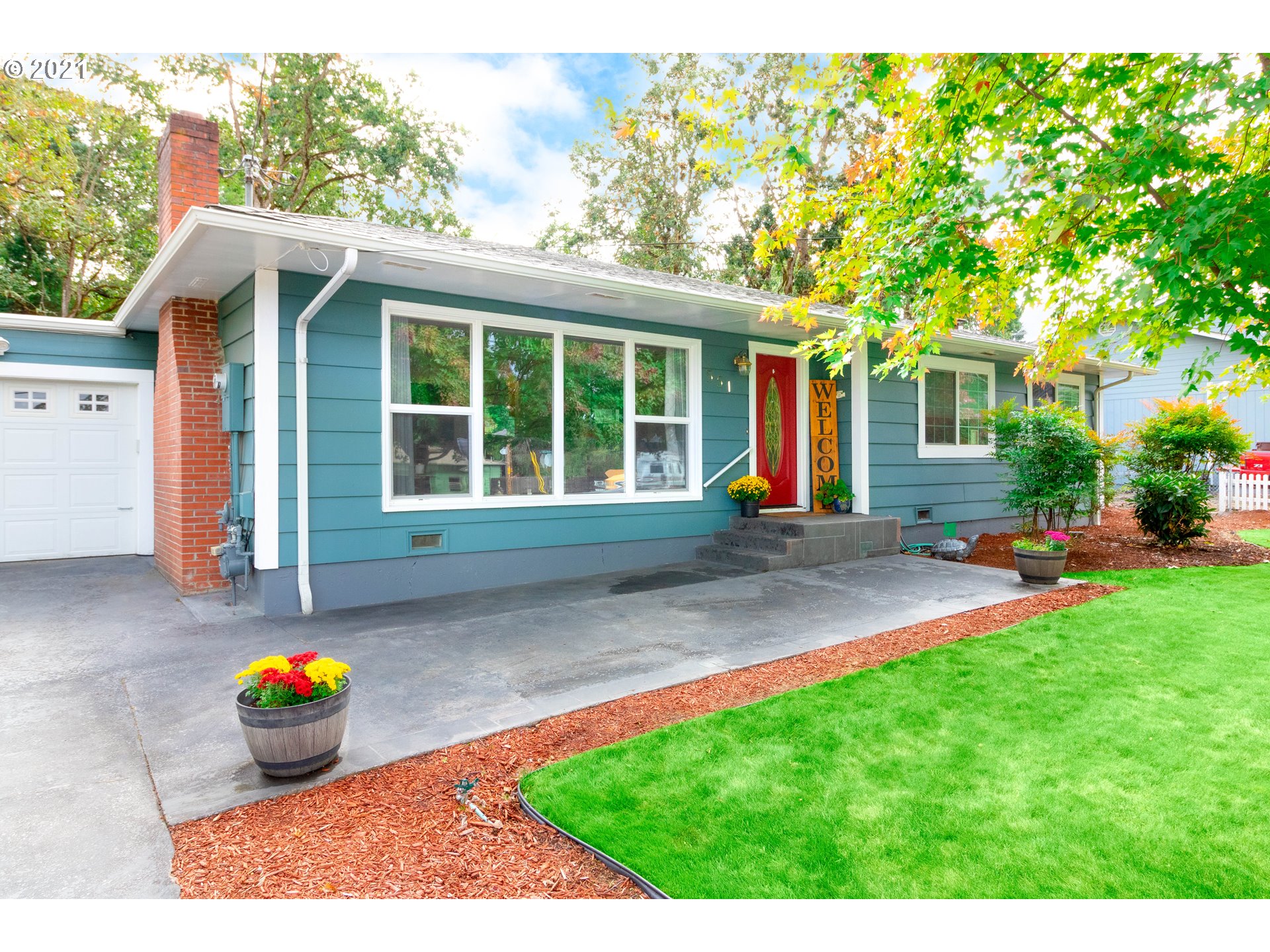 551 Page Road Winchester, OR 97495 - Photo 1 of 23 Gallery Image 1