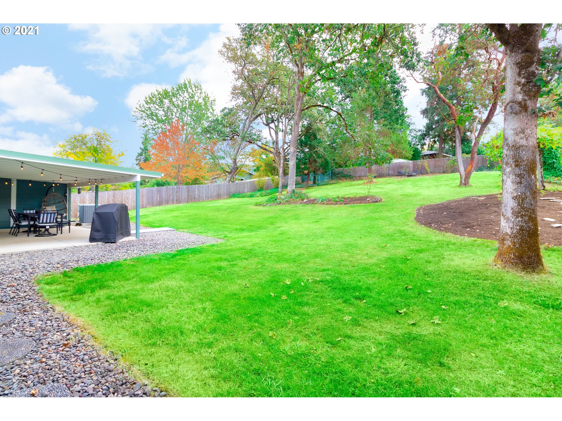 551 Page Road Winchester, OR 97495 - Photo 4 of 23 Gallery Image 4