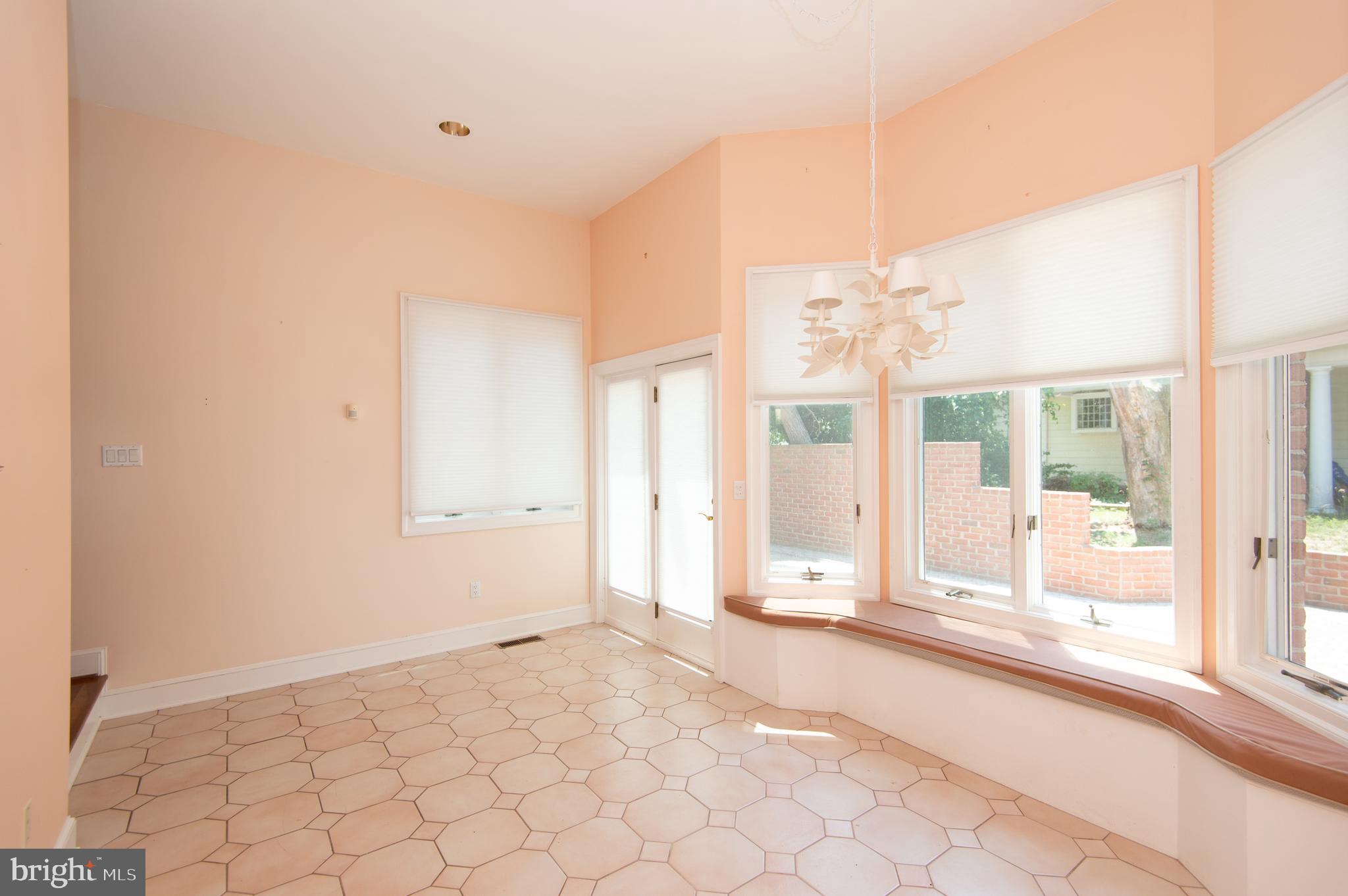 108 Riverside Drive Cambridge, MD 21613 - Photo 30 of 78 eat in kitchen space