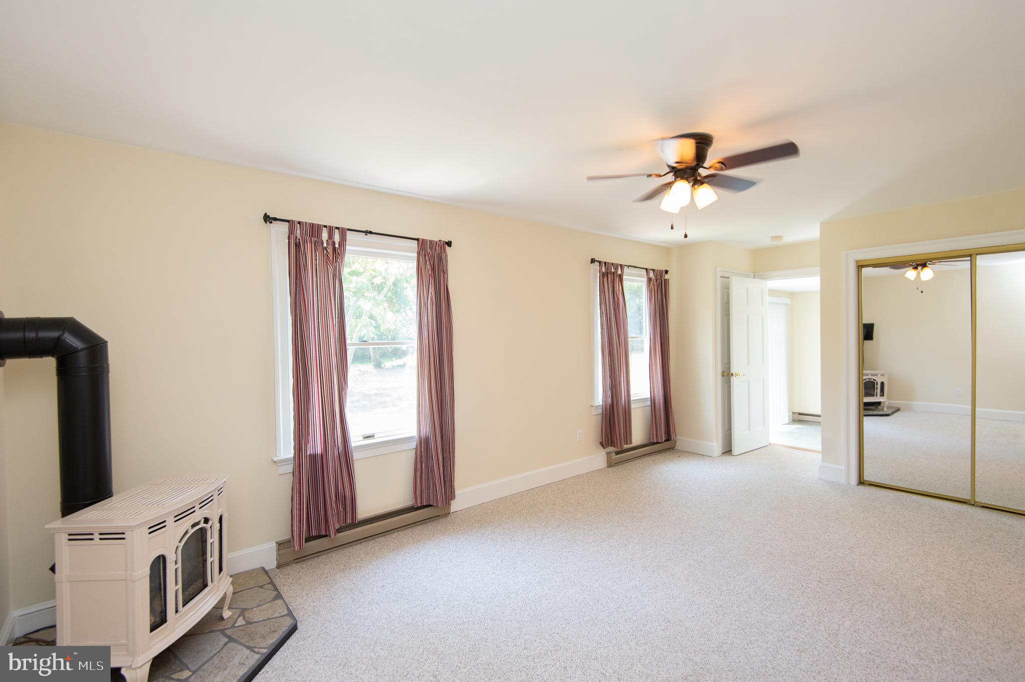 108 Riverside Drive Cambridge, MD 21613 - Photo 69 of 78 guest house living room