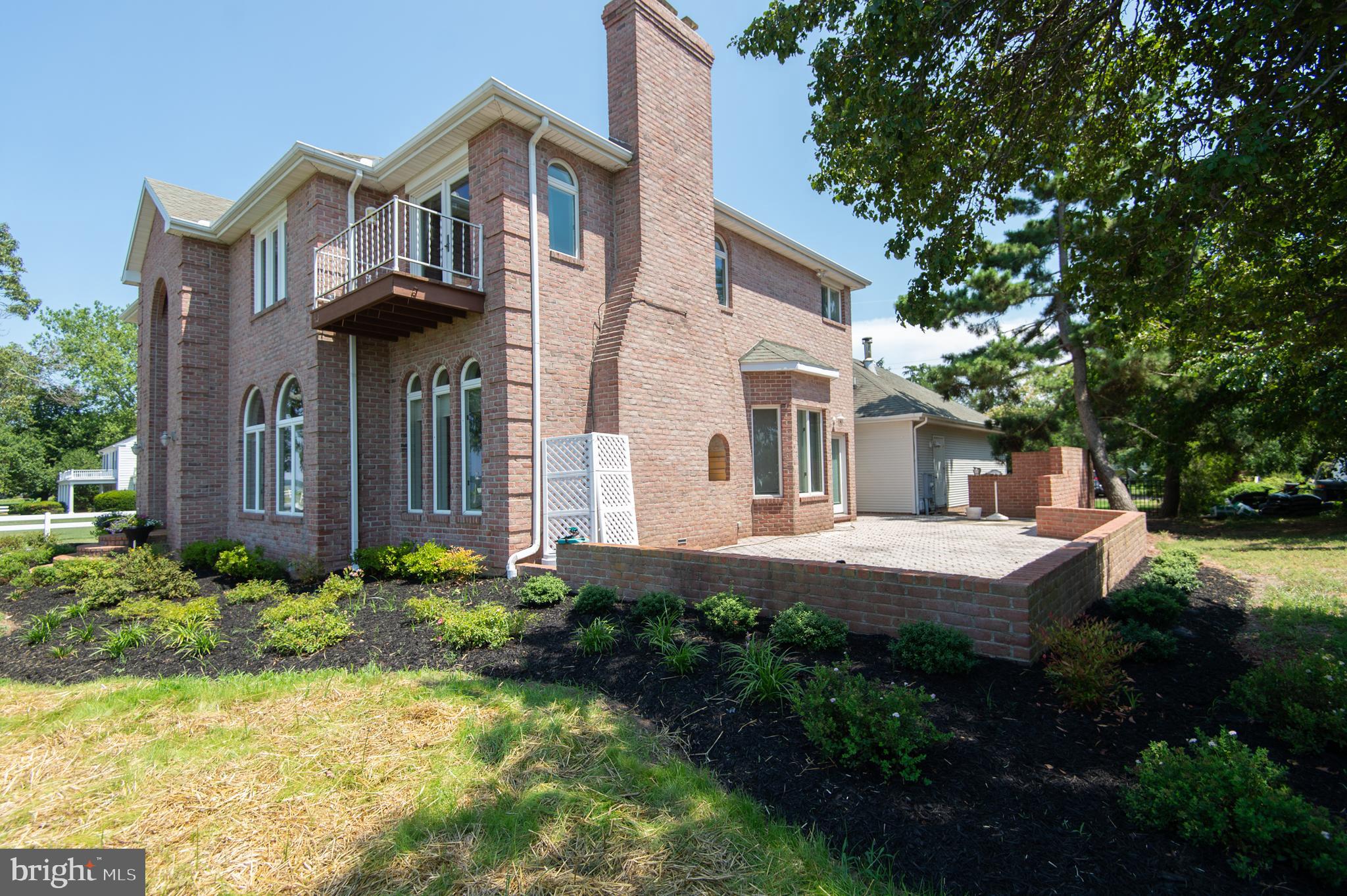 108 Riverside Drive Cambridge, MD 21613 - Photo 76 of 78 Side brick patio space