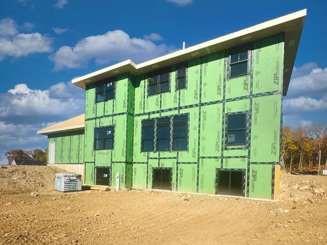 $979,900 | N66W21075 Sweet Clover Drive, Menomonee Falls, WI 53051